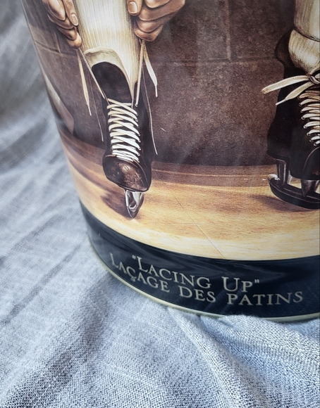 COLLECTABLE 30TH ANNIVERSARY LIMITED EDITION LACING UP by KEN DANBY TIN CAN - Picture 11 of 11